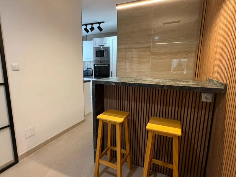 SPACIOUS 99 M² APARTMENT ON THE FIRST LINE OF THE SEA! 3 BEDROOMS · 2 BATHROOMS · SIDE SEA VIEWS · FULLY RENOVATED