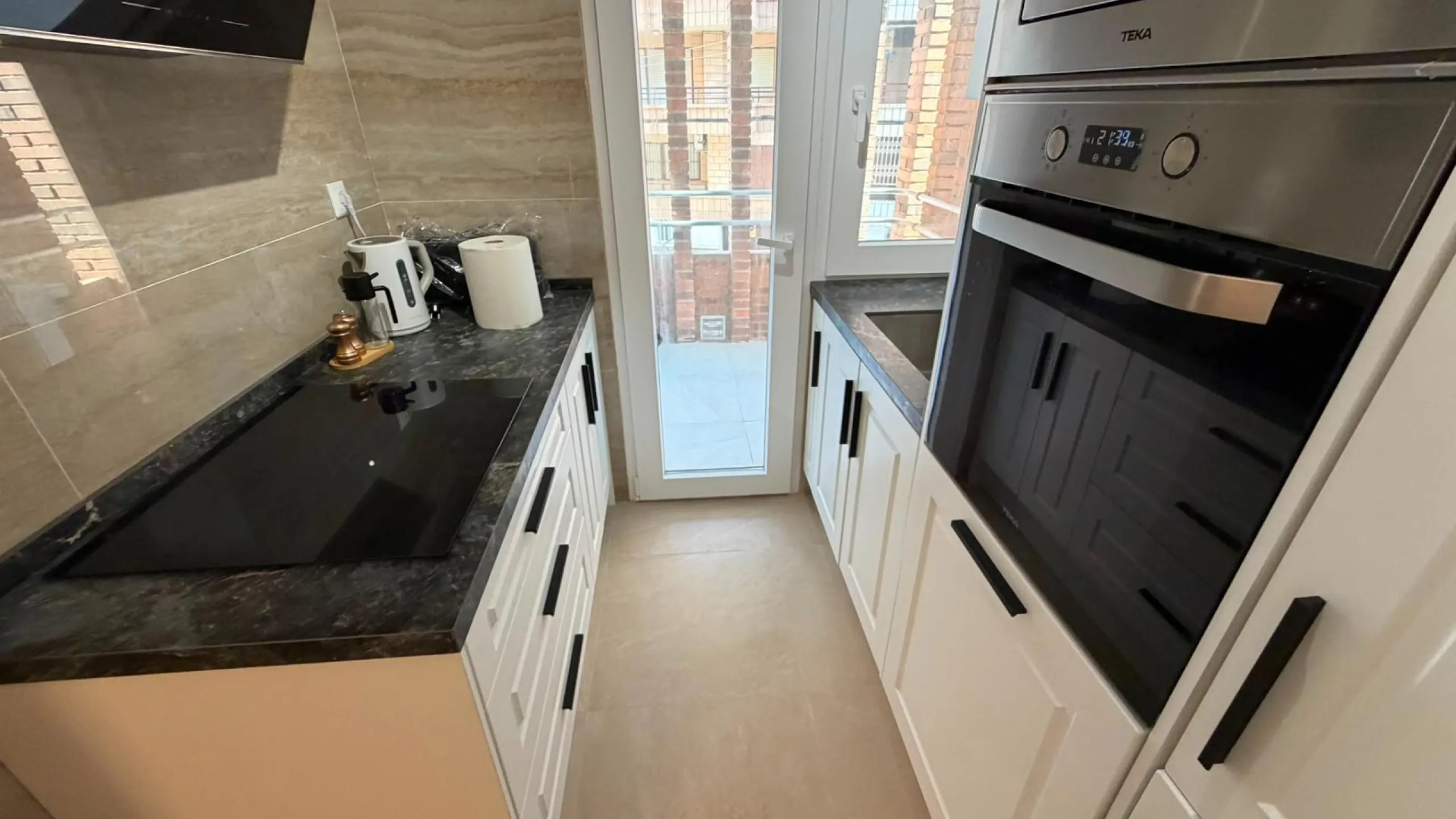 SPACIOUS 99 M² APARTMENT ON THE FIRST LINE OF THE SEA! 3 BEDROOMS · 2 BATHROOMS · SIDE SEA VIEWS · FULLY RENOVATED