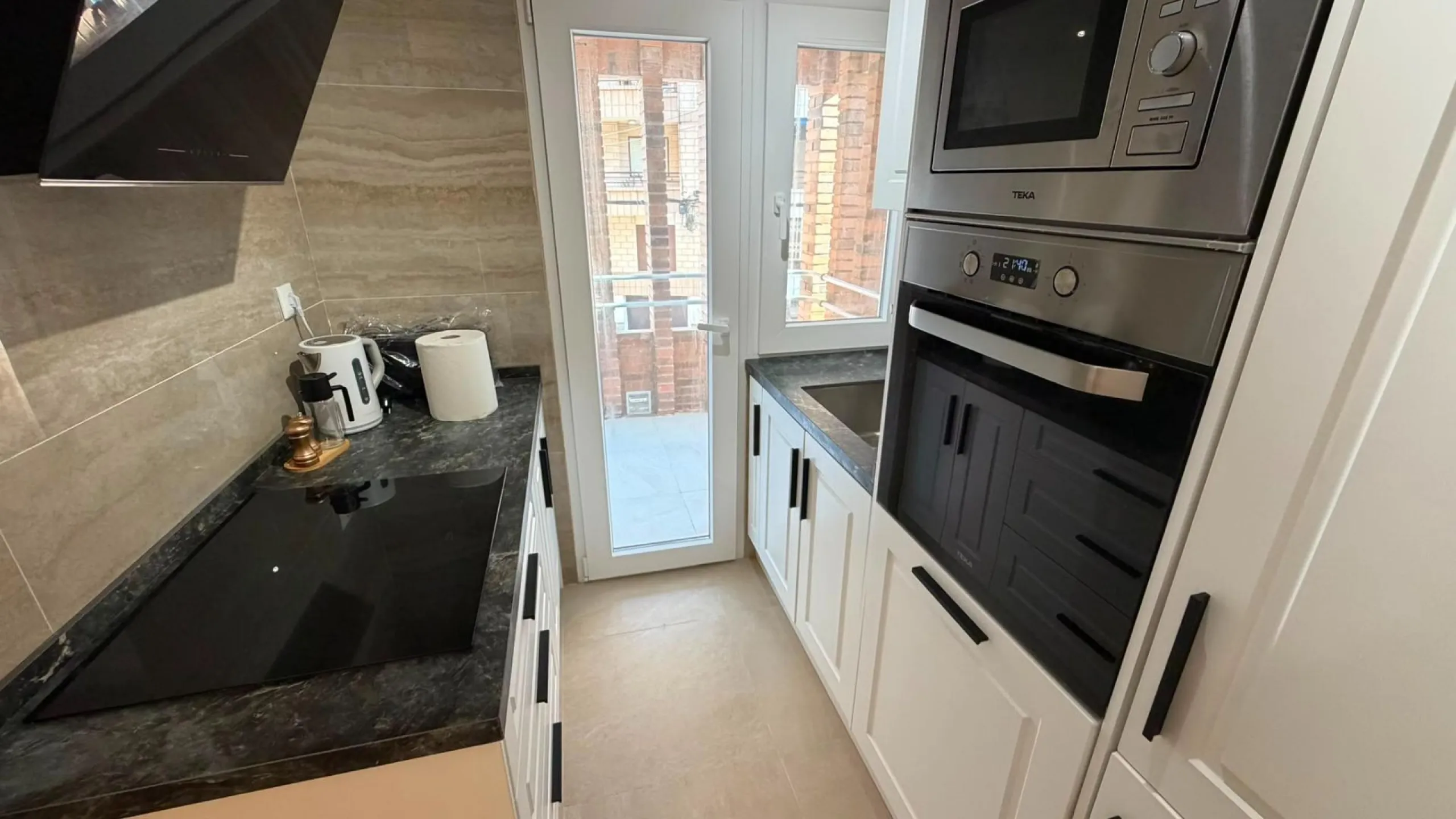 SPACIOUS 99 M² APARTMENT ON THE FIRST LINE OF THE SEA! 3 BEDROOMS · 2 BATHROOMS · SIDE SEA VIEWS · FULLY RENOVATED