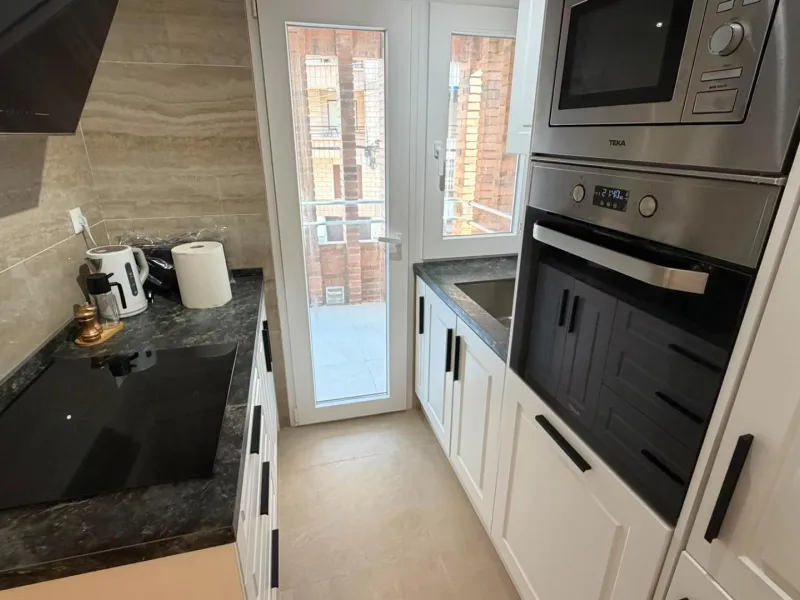 SPACIOUS 99 M² APARTMENT ON THE FIRST LINE OF THE SEA! 3 BEDROOMS · 2 BATHROOMS · SIDE SEA VIEWS · FULLY RENOVATED