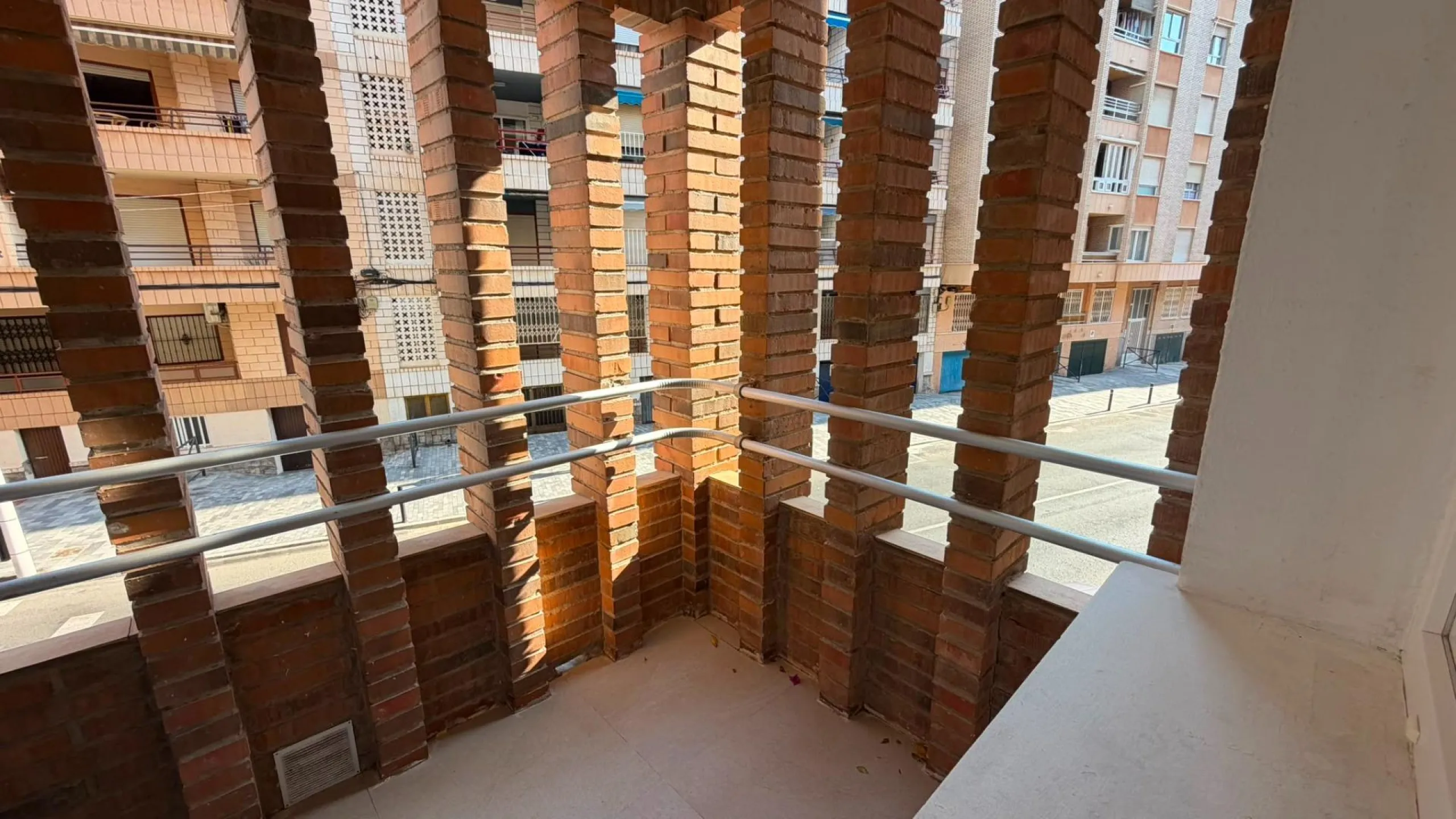 SPACIOUS 99 M² APARTMENT ON THE FIRST LINE OF THE SEA! 3 BEDROOMS · 2 BATHROOMS · SIDE SEA VIEWS · FULLY RENOVATED