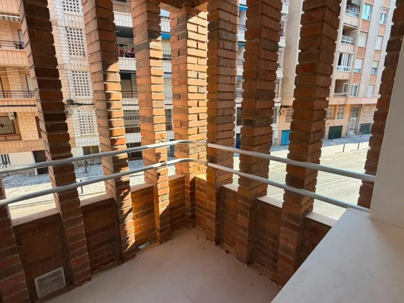 SPACIOUS 99 M² APARTMENT ON THE FIRST LINE OF THE SEA! 3 BEDROOMS · 2 BATHROOMS · SIDE SEA VIEWS · FULLY RENOVATED