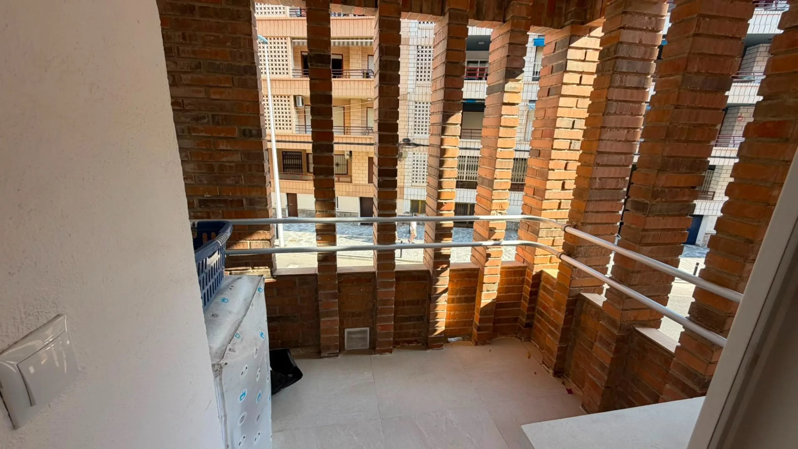 SPACIOUS 99 M² APARTMENT ON THE FIRST LINE OF THE SEA! 3 BEDROOMS · 2 BATHROOMS · SIDE SEA VIEWS · FULLY RENOVATED