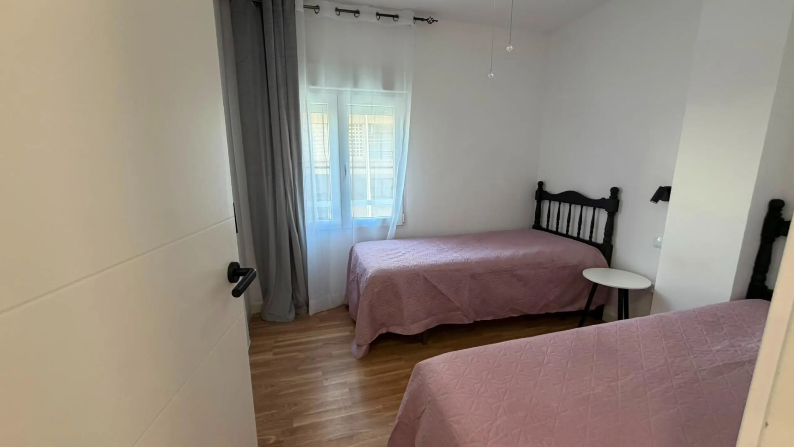 SPACIOUS 99 M² APARTMENT ON THE FIRST LINE OF THE SEA! 3 BEDROOMS · 2 BATHROOMS · SIDE SEA VIEWS · FULLY RENOVATED