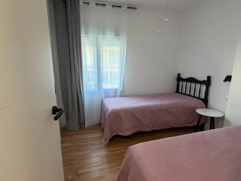 SPACIOUS 99 M² APARTMENT ON THE FIRST LINE OF THE SEA! 3 BEDROOMS · 2 BATHROOMS · SIDE SEA VIEWS · FULLY RENOVATED