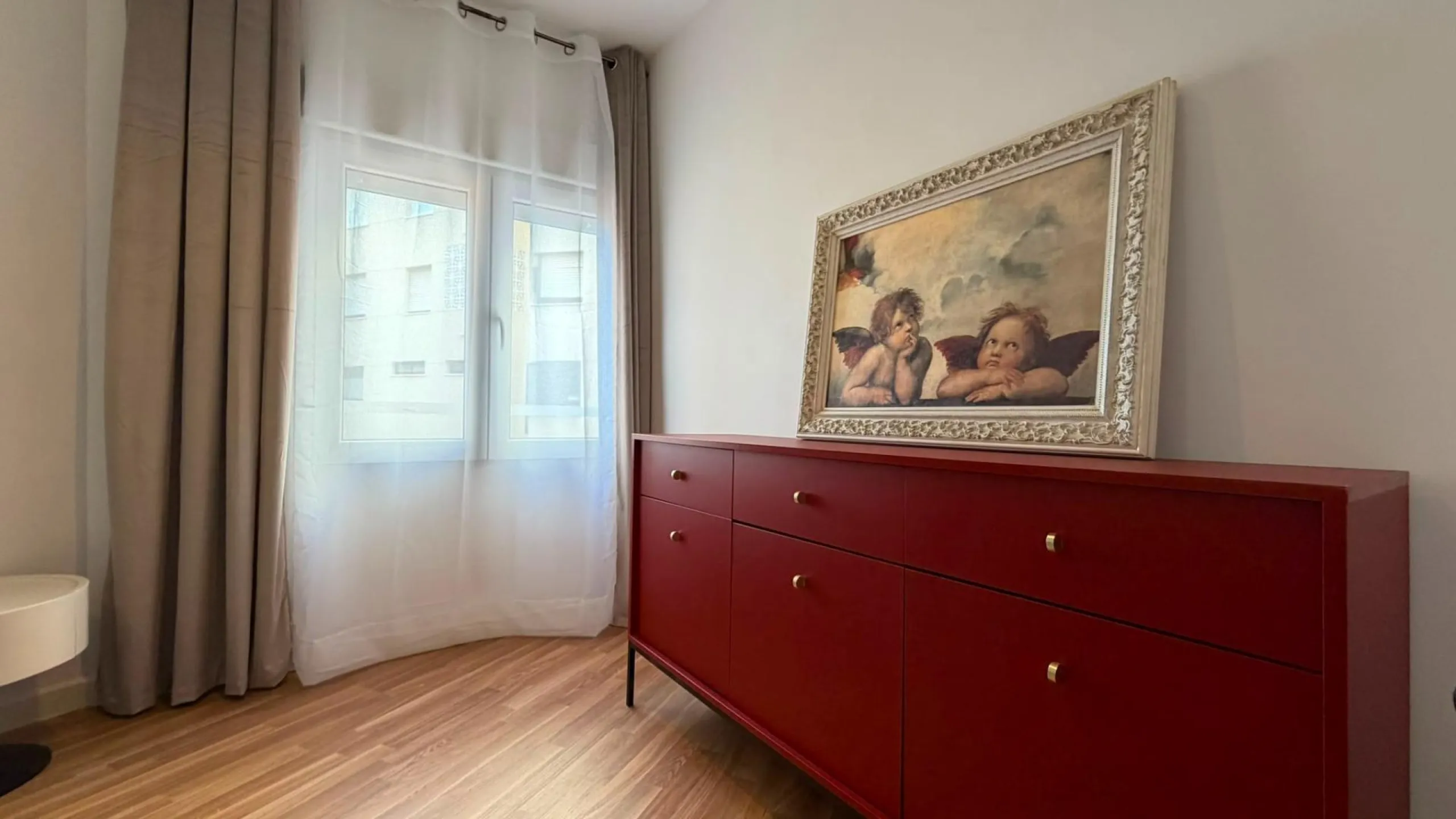 SPACIOUS 99 M² APARTMENT ON THE FIRST LINE OF THE SEA! 3 BEDROOMS · 2 BATHROOMS · SIDE SEA VIEWS · FULLY RENOVATED