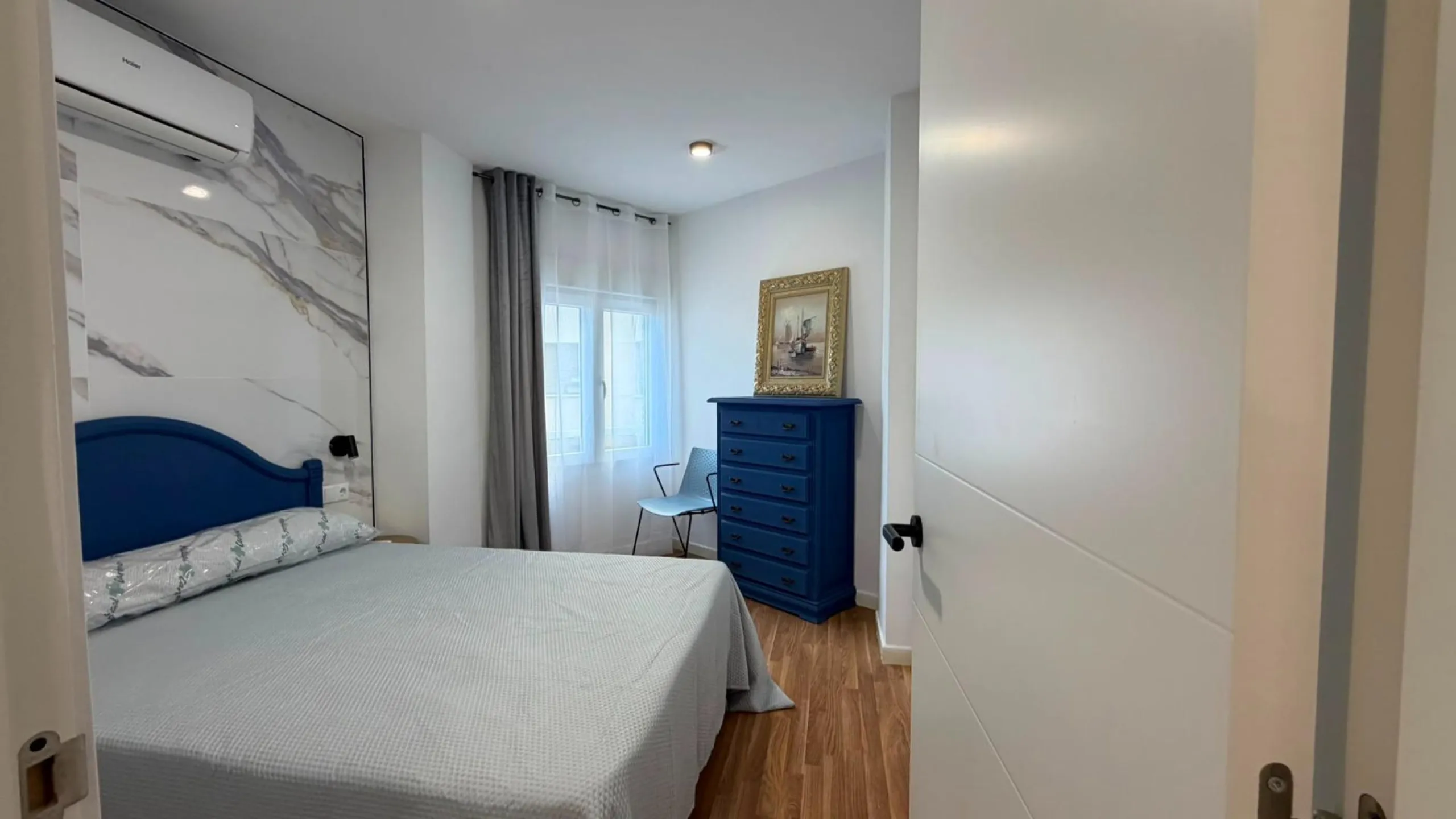 SPACIOUS 99 M² APARTMENT ON THE FIRST LINE OF THE SEA! 3 BEDROOMS · 2 BATHROOMS · SIDE SEA VIEWS · FULLY RENOVATED