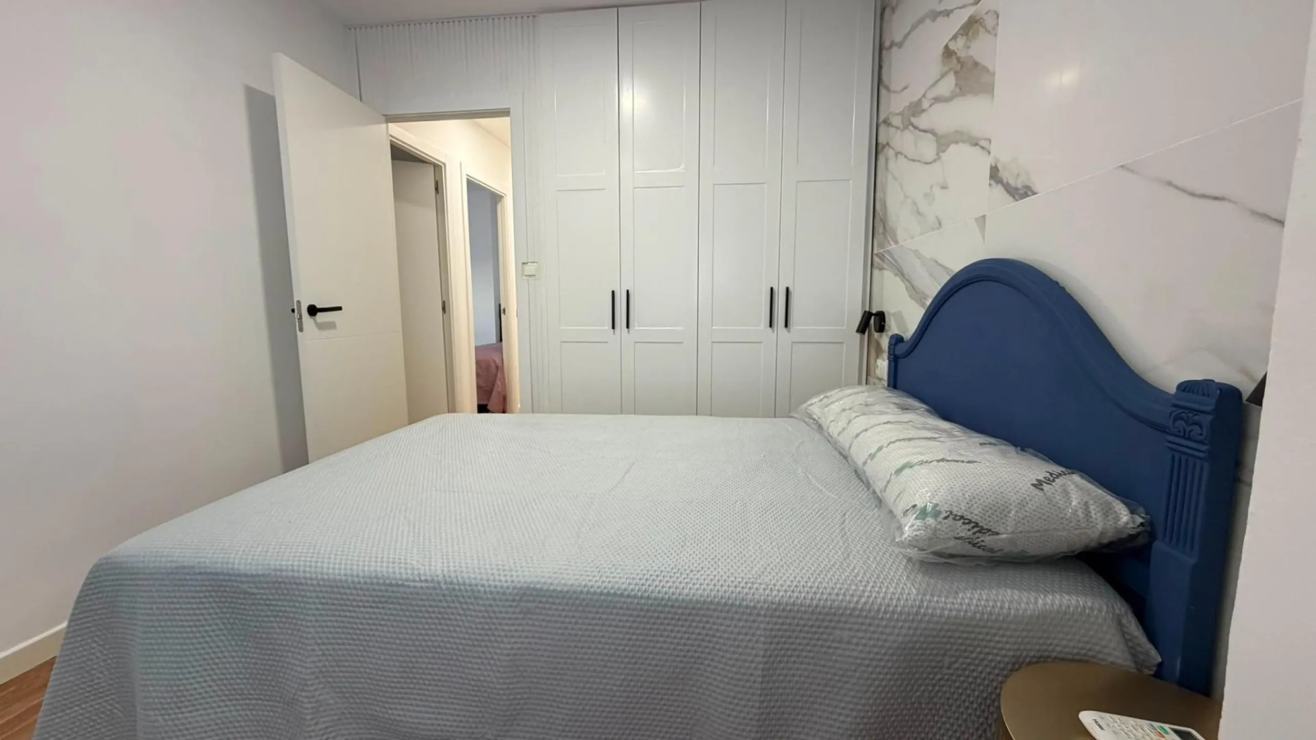 SPACIOUS 99 M² APARTMENT ON THE FIRST LINE OF THE SEA! 3 BEDROOMS · 2 BATHROOMS · SIDE SEA VIEWS · FULLY RENOVATED
