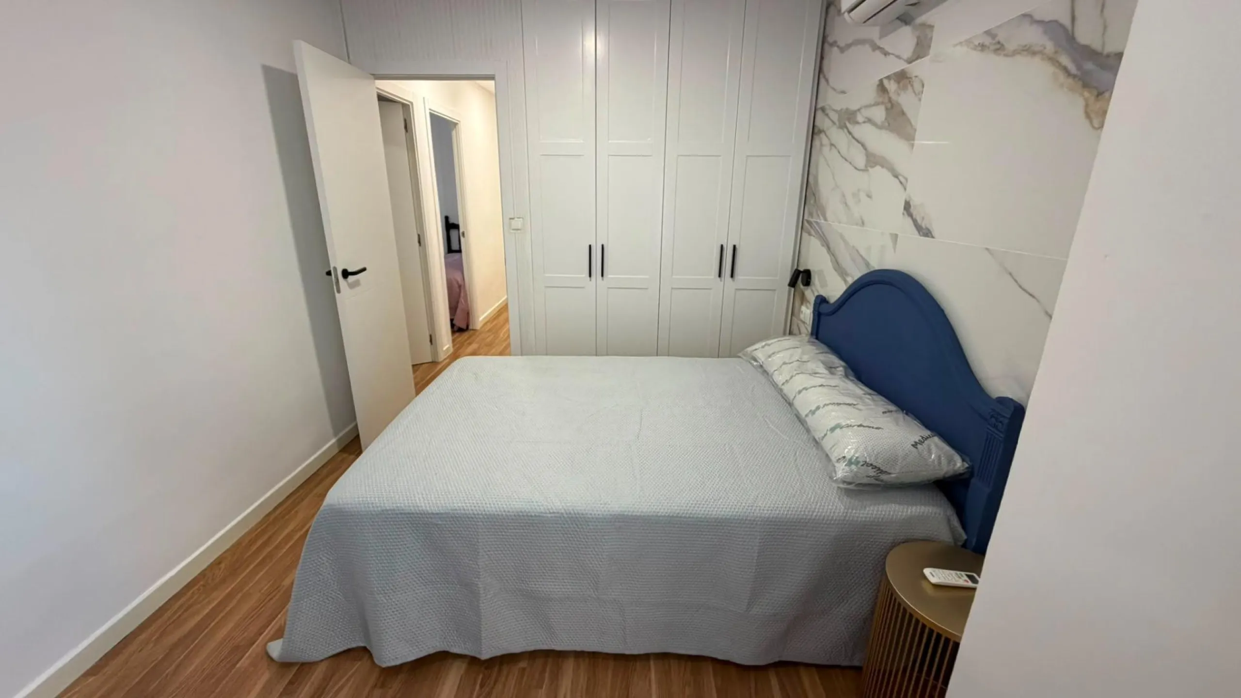 SPACIOUS 99 M² APARTMENT ON THE FIRST LINE OF THE SEA! 3 BEDROOMS · 2 BATHROOMS · SIDE SEA VIEWS · FULLY RENOVATED