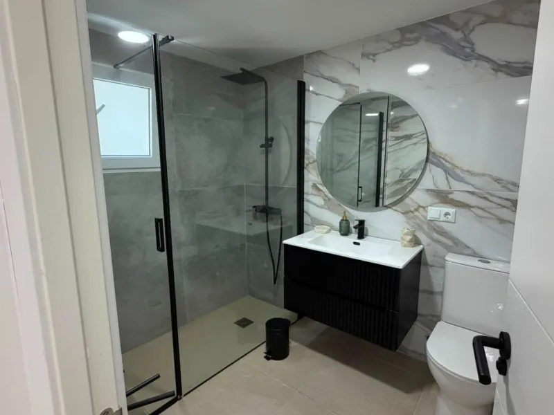 SPACIOUS 99 M² APARTMENT ON THE FIRST LINE OF THE SEA! 3 BEDROOMS · 2 BATHROOMS · SIDE SEA VIEWS · FULLY RENOVATED