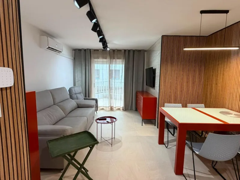 SPACIOUS 99 M² APARTMENT ON THE FIRST LINE OF THE SEA! 3 BEDROOMS · 2 BATHROOMS · SIDE SEA VIEWS · FULLY RENOVATED