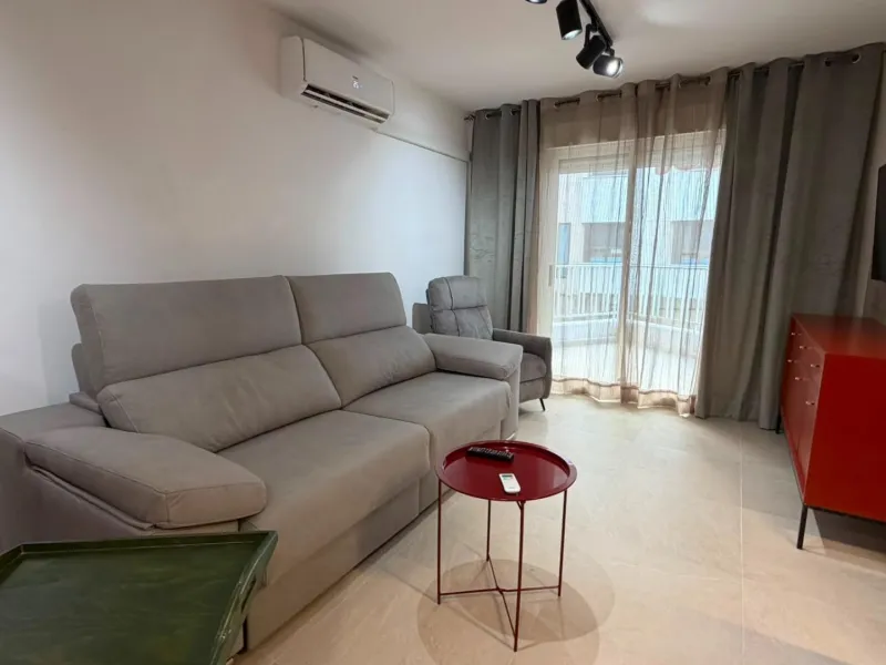 SPACIOUS 99 M² APARTMENT ON THE FIRST LINE OF THE SEA! 3 BEDROOMS · 2 BATHROOMS · SIDE SEA VIEWS · FULLY RENOVATED