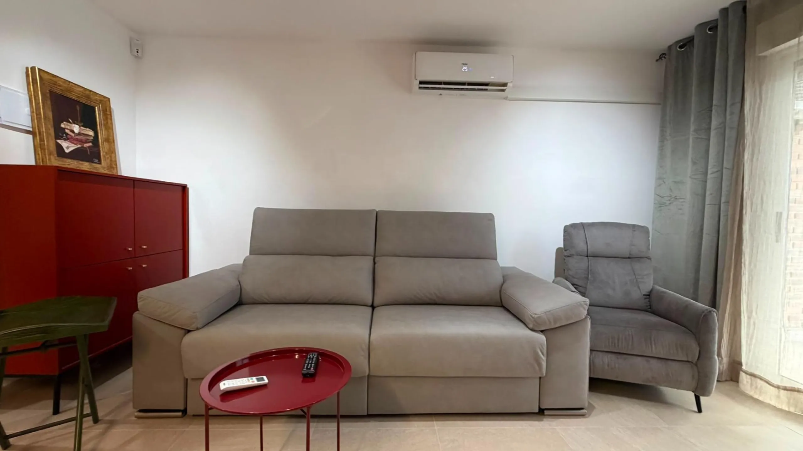 SPACIOUS 99 M² APARTMENT ON THE FIRST LINE OF THE SEA! 3 BEDROOMS · 2 BATHROOMS · SIDE SEA VIEWS · FULLY RENOVATED