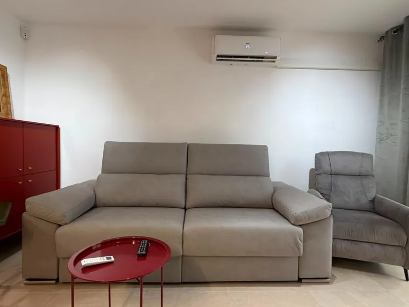 SPACIOUS 99 M² APARTMENT ON THE FIRST LINE OF THE SEA! 3 BEDROOMS · 2 BATHROOMS · SIDE SEA VIEWS · FULLY RENOVATED