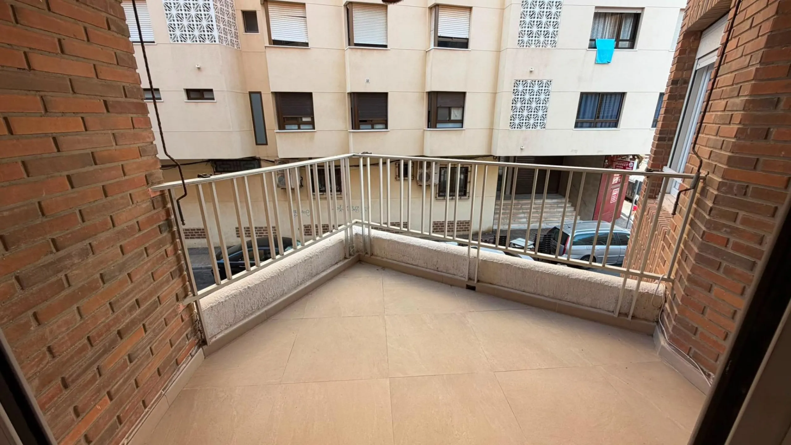 SPACIOUS 99 M² APARTMENT ON THE FIRST LINE OF THE SEA! 3 BEDROOMS · 2 BATHROOMS · SIDE SEA VIEWS · FULLY RENOVATED