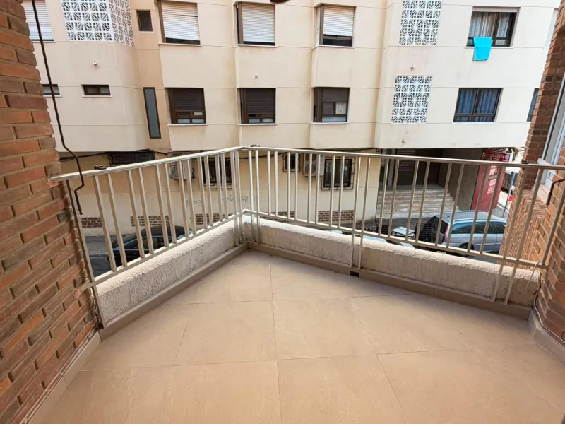 SPACIOUS 99 M² APARTMENT ON THE FIRST LINE OF THE SEA! 3 BEDROOMS · 2 BATHROOMS · SIDE SEA VIEWS · FULLY RENOVATED