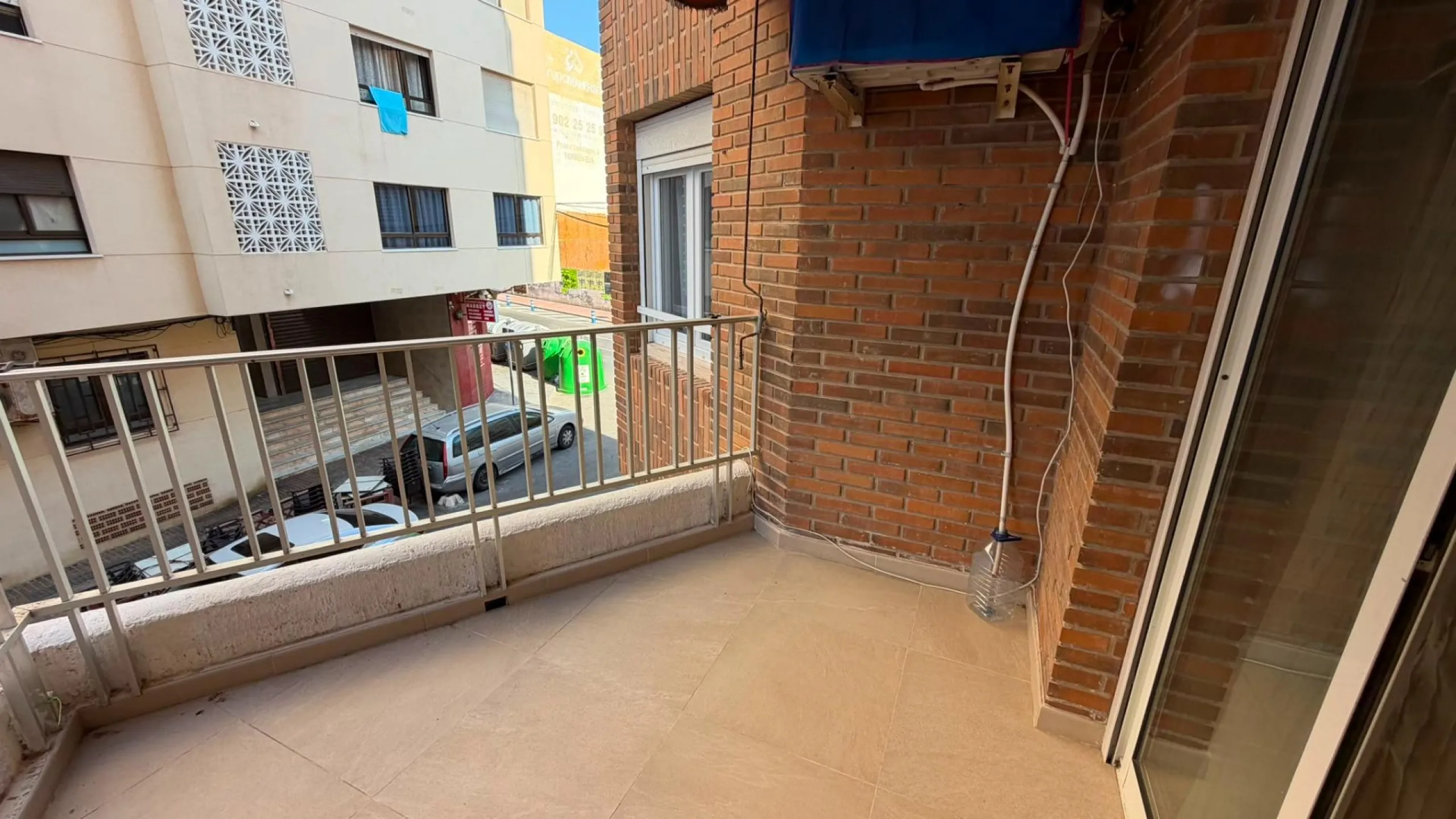 SPACIOUS 99 M² APARTMENT ON THE FIRST LINE OF THE SEA! 3 BEDROOMS · 2 BATHROOMS · SIDE SEA VIEWS · FULLY RENOVATED