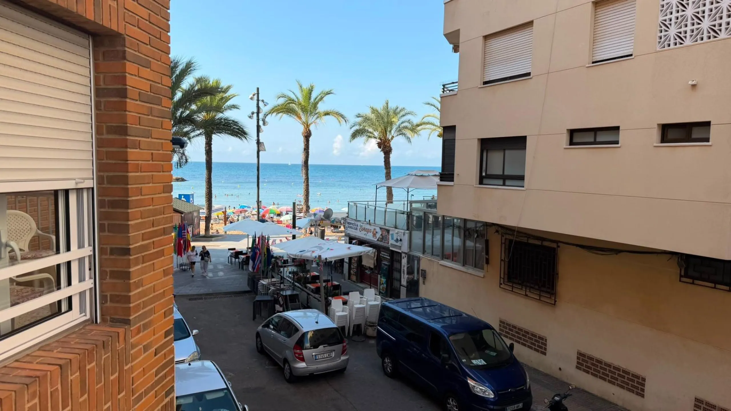 SPACIOUS 99 M² APARTMENT ON THE FIRST LINE OF THE SEA! 3 BEDROOMS · 2 BATHROOMS · SIDE SEA VIEWS · FULLY RENOVATED