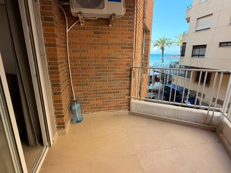 SPACIOUS 99 M² APARTMENT ON THE FIRST LINE OF THE SEA! 3 BEDROOMS · 2 BATHROOMS · SIDE SEA VIEWS · FULLY RENOVATED