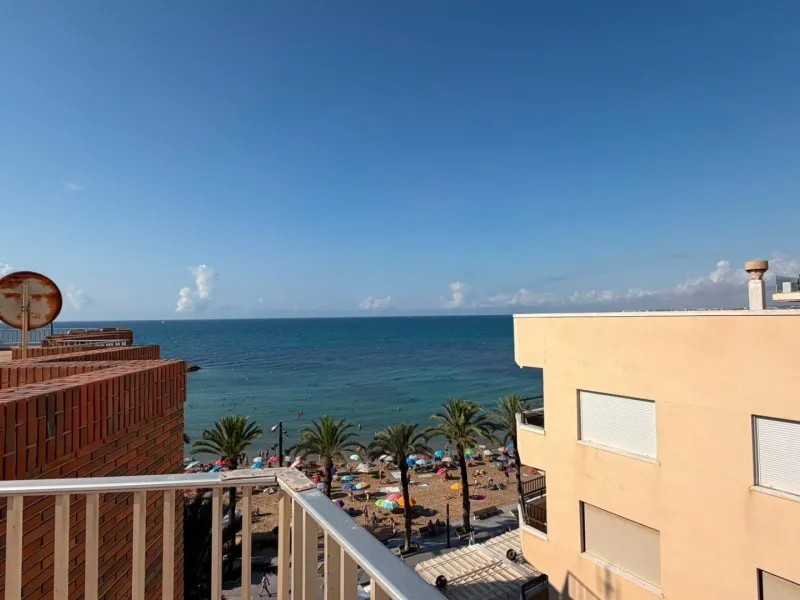 SPACIOUS 99 M² APARTMENT ON THE FIRST LINE OF THE SEA! 3 BEDROOMS · 2 BATHROOMS · SIDE SEA VIEWS · FULLY RENOVATED