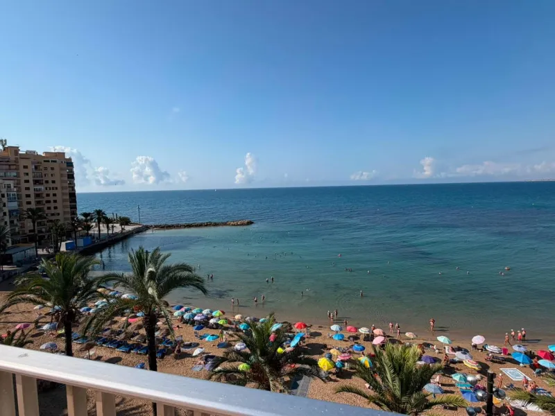 SPACIOUS 99 M² APARTMENT ON THE FIRST LINE OF THE SEA! 3 BEDROOMS · 2 BATHROOMS · SIDE SEA VIEWS · FULLY RENOVATED