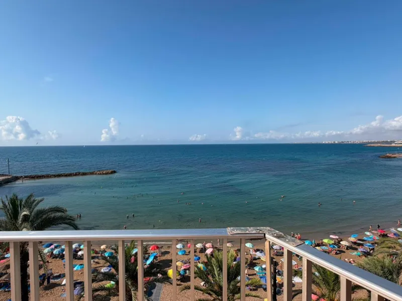 SPACIOUS 99 M² APARTMENT ON THE FIRST LINE OF THE SEA! 3 BEDROOMS · 2 BATHROOMS · SIDE SEA VIEWS · FULLY RENOVATED