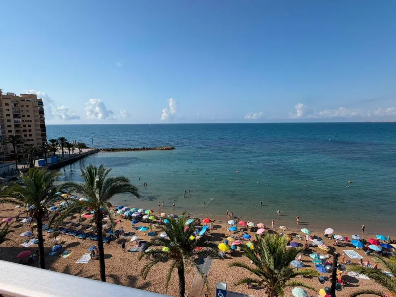 SPACIOUS 99 M² APARTMENT ON THE FIRST LINE OF THE SEA! 3 BEDROOMS · 2 BATHROOMS · SIDE SEA VIEWS · FULLY RENOVATED