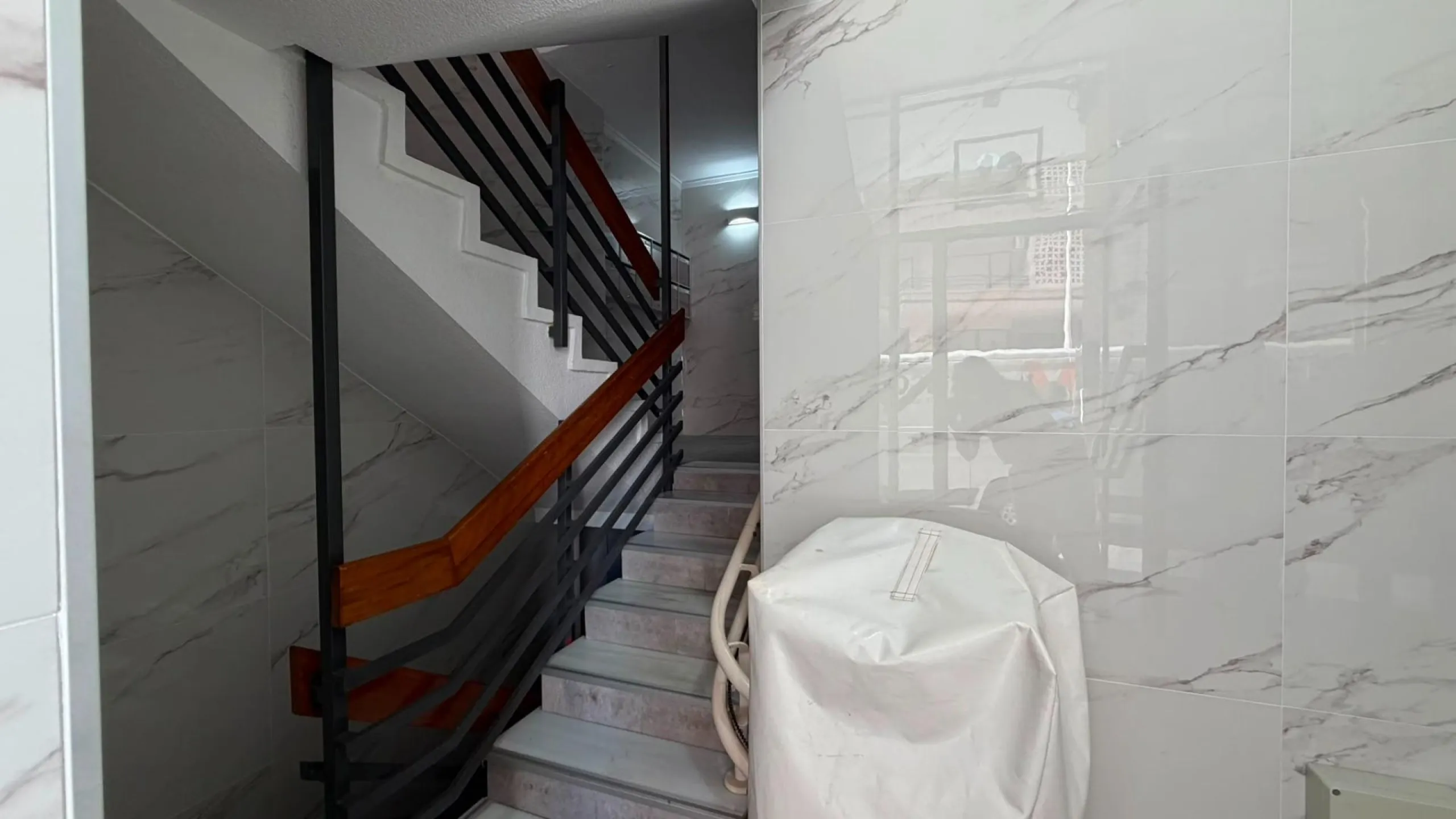 SPACIOUS 99 M² APARTMENT ON THE FIRST LINE OF THE SEA! 3 BEDROOMS · 2 BATHROOMS · SIDE SEA VIEWS · FULLY RENOVATED