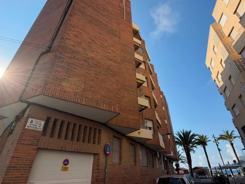 SPACIOUS 99 M² APARTMENT ON THE FIRST LINE OF THE SEA! 3 BEDROOMS · 2 BATHROOMS · SIDE SEA VIEWS · FULLY RENOVATED