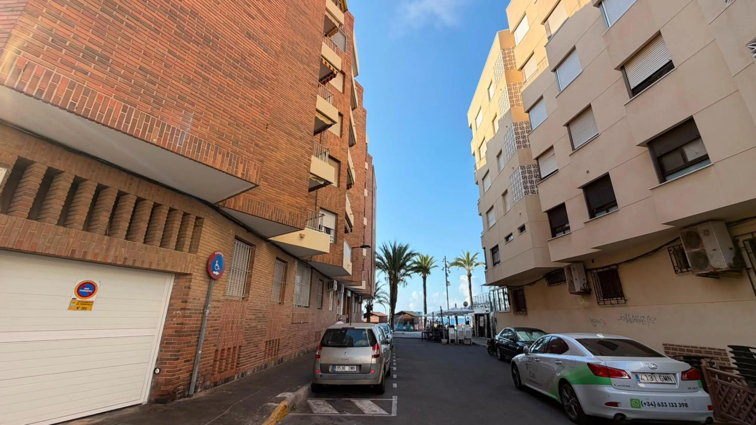 SPACIOUS 99 M² APARTMENT ON THE FIRST LINE OF THE SEA! 3 BEDROOMS · 2 BATHROOMS · SIDE SEA VIEWS · FULLY RENOVATED