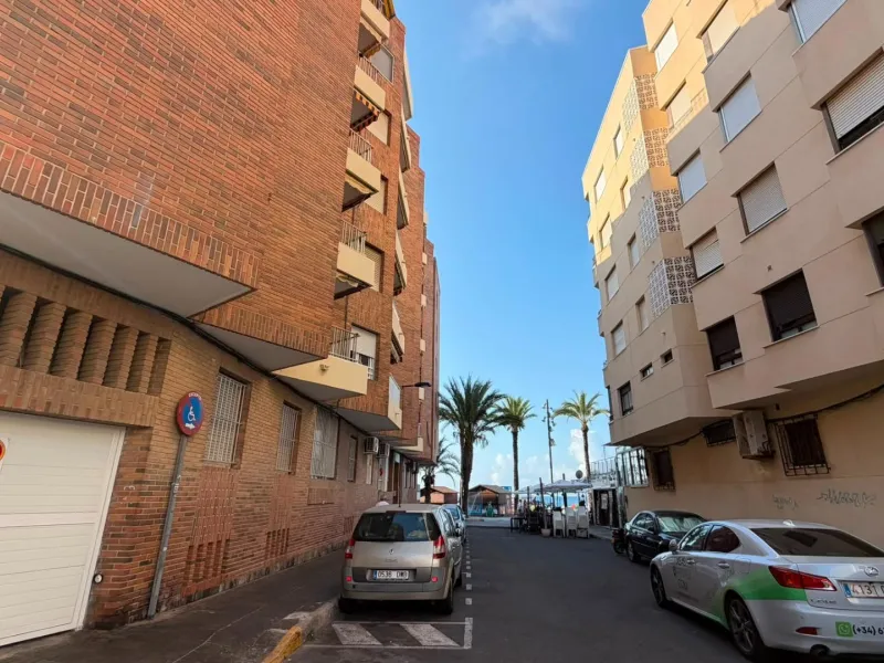 SPACIOUS 99 M² APARTMENT ON THE FIRST LINE OF THE SEA! 3 BEDROOMS · 2 BATHROOMS · SIDE SEA VIEWS · FULLY RENOVATED