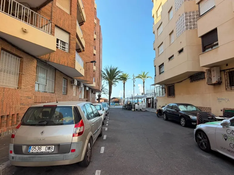 SPACIOUS 99 M² APARTMENT ON THE FIRST LINE OF THE SEA! 3 BEDROOMS · 2 BATHROOMS · SIDE SEA VIEWS · FULLY RENOVATED