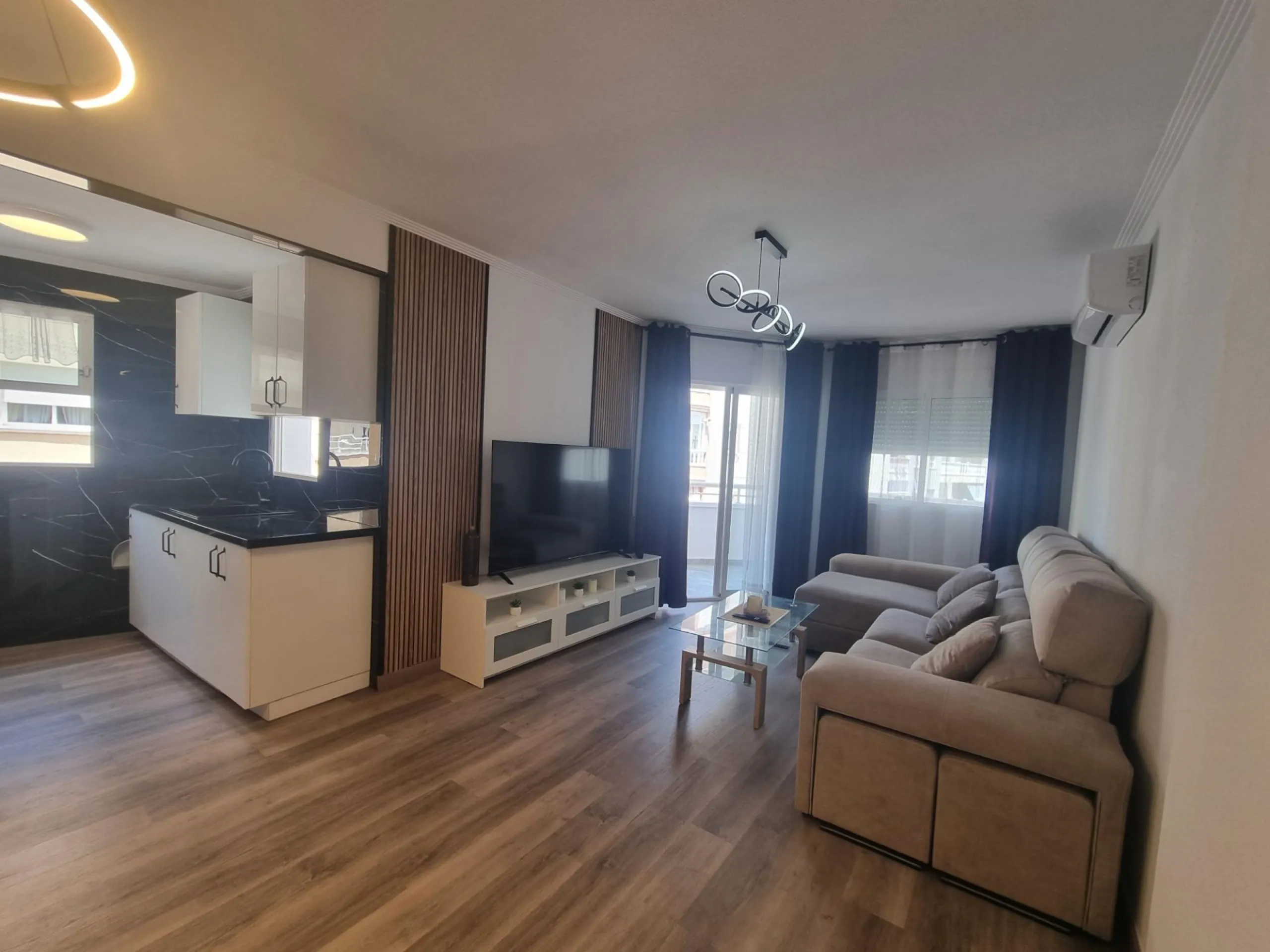 Exclusive Renovated Apartment in Torrevieja - Ideal Location