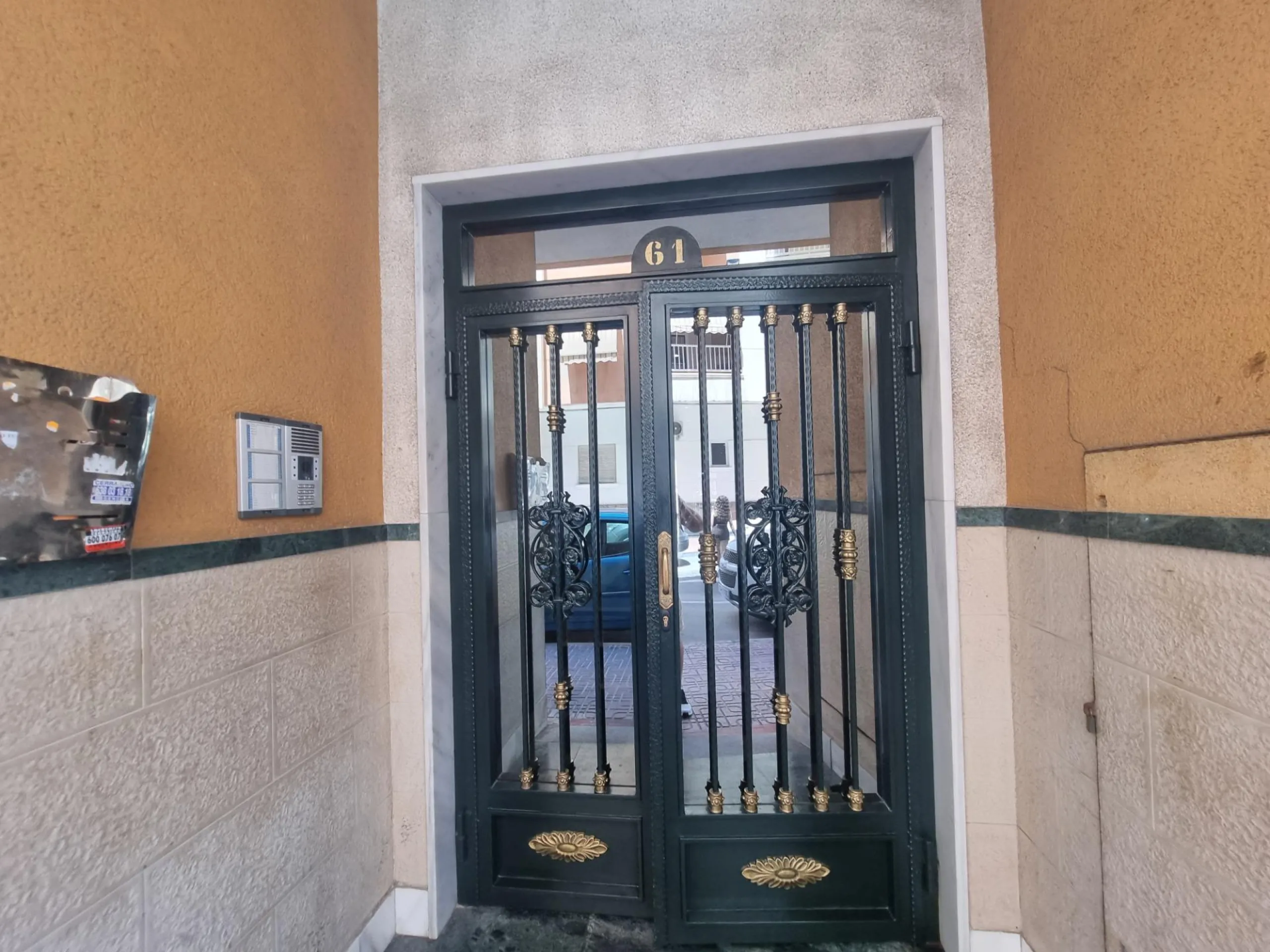 Exclusive Renovated Apartment in Torrevieja - Ideal Location