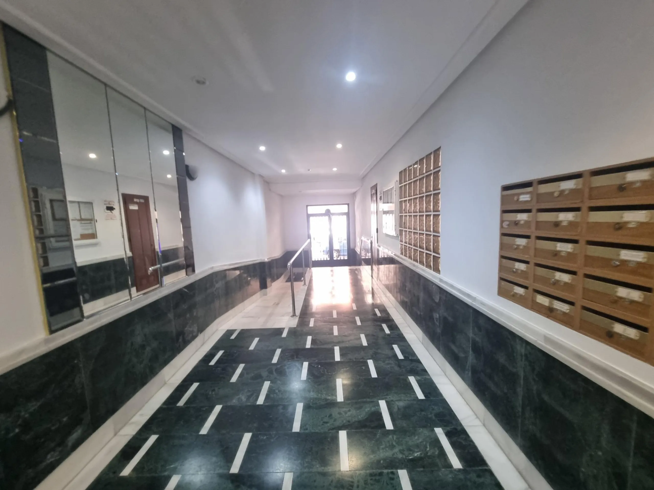 Exclusive Renovated Apartment in Torrevieja - Ideal Location