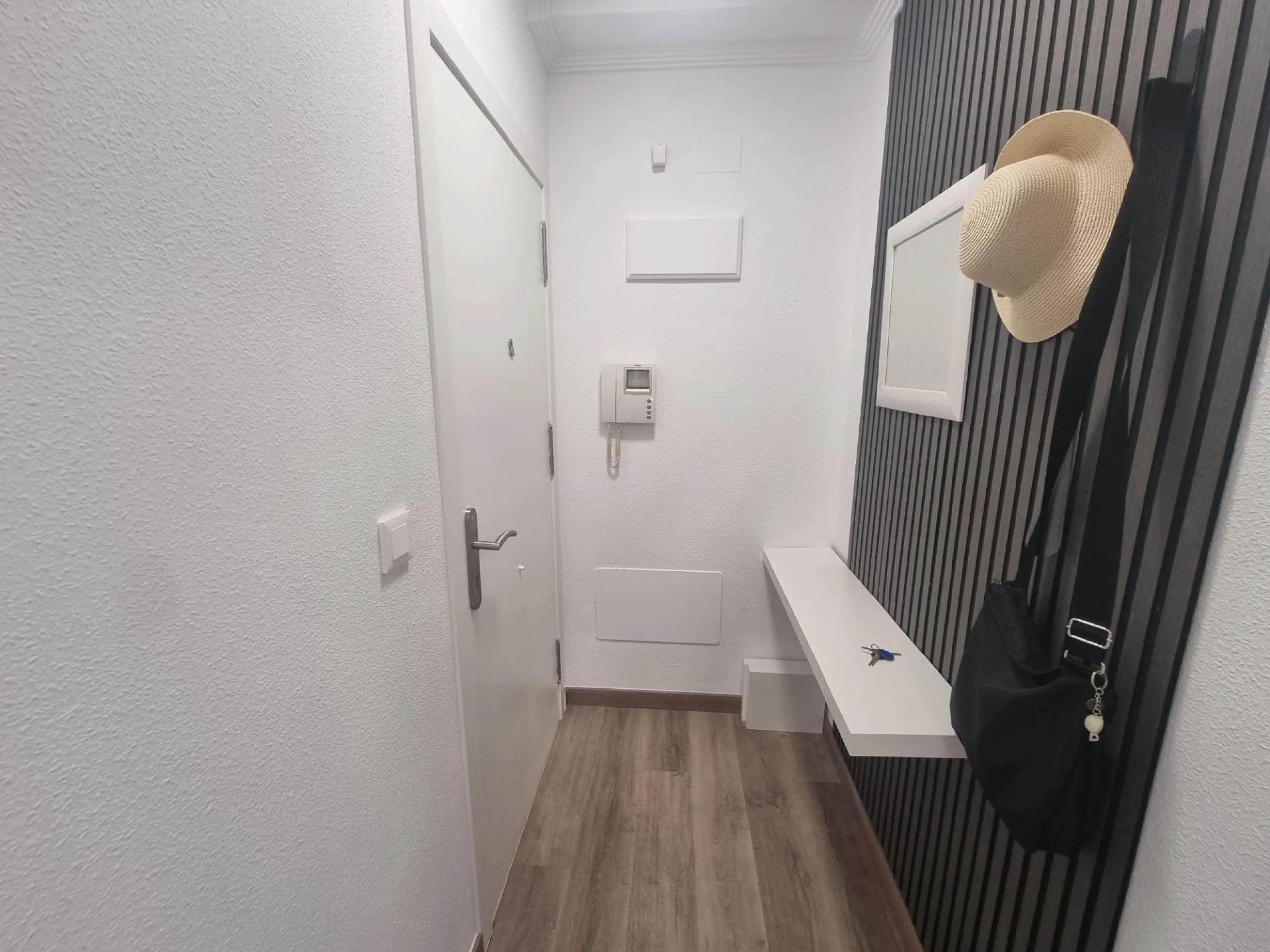Exclusive Renovated Apartment in Torrevieja - Ideal Location