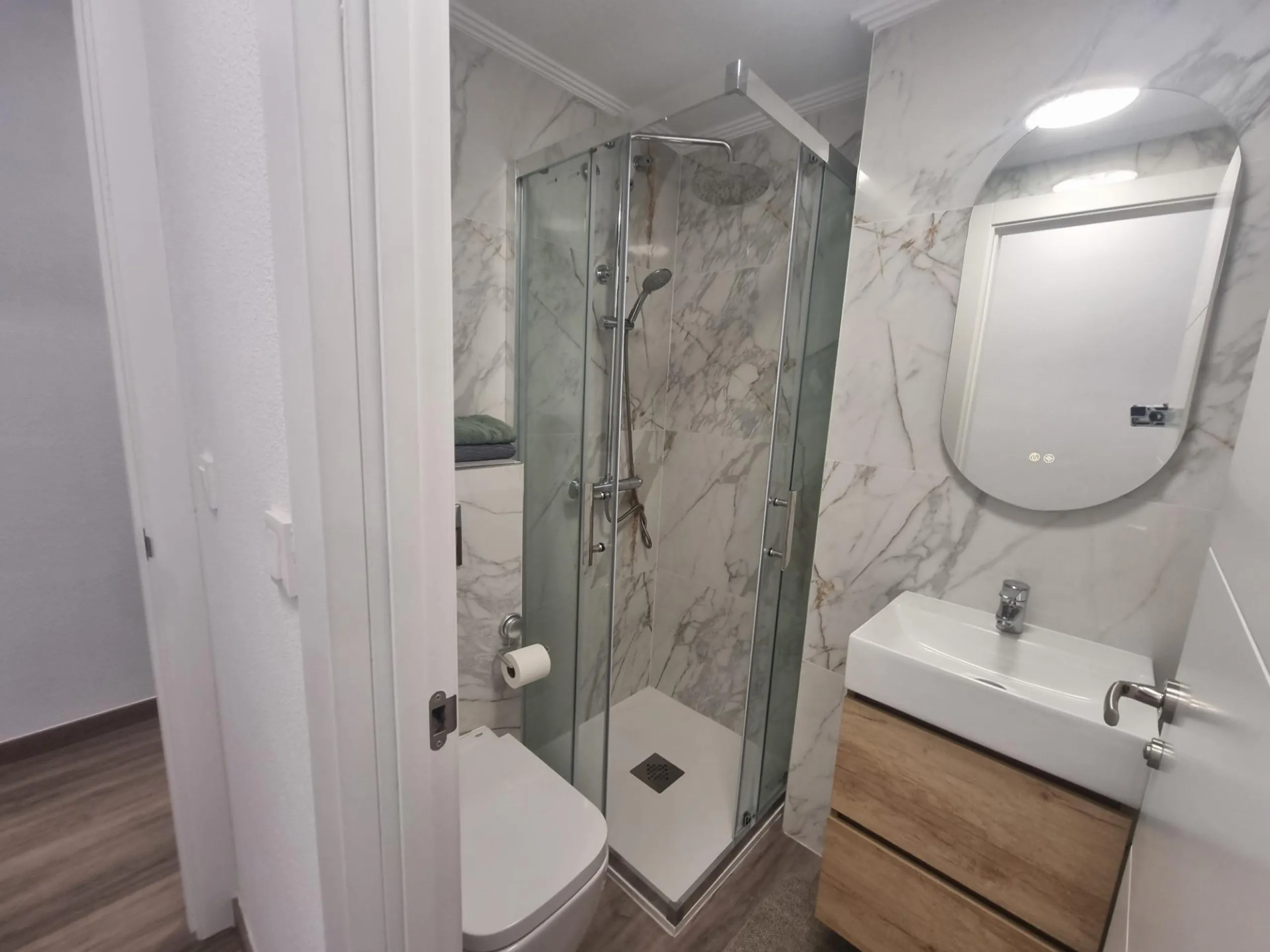 Exclusive Renovated Apartment in Torrevieja - Ideal Location