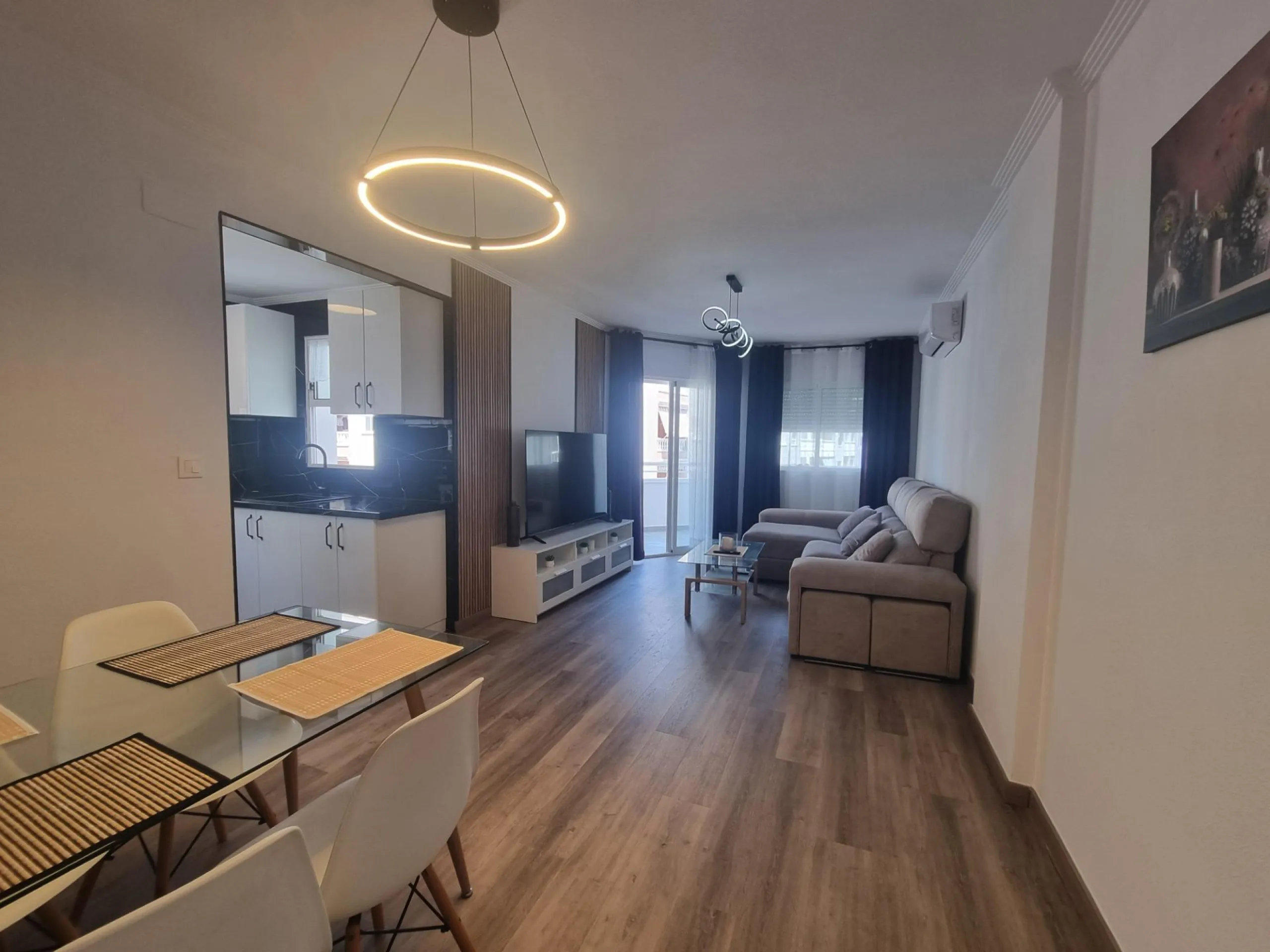 Exclusive Renovated Apartment in Torrevieja - Ideal Location