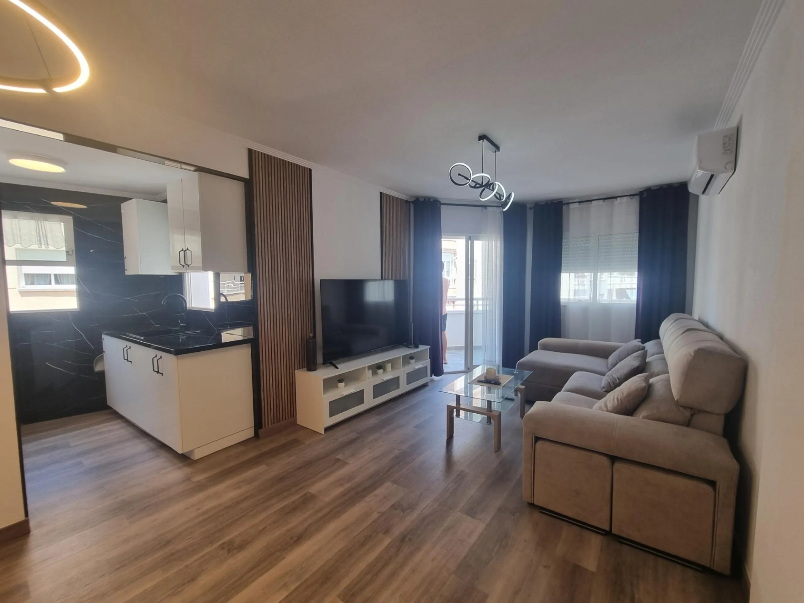 Exclusive Renovated Apartment in Torrevieja - Ideal Location