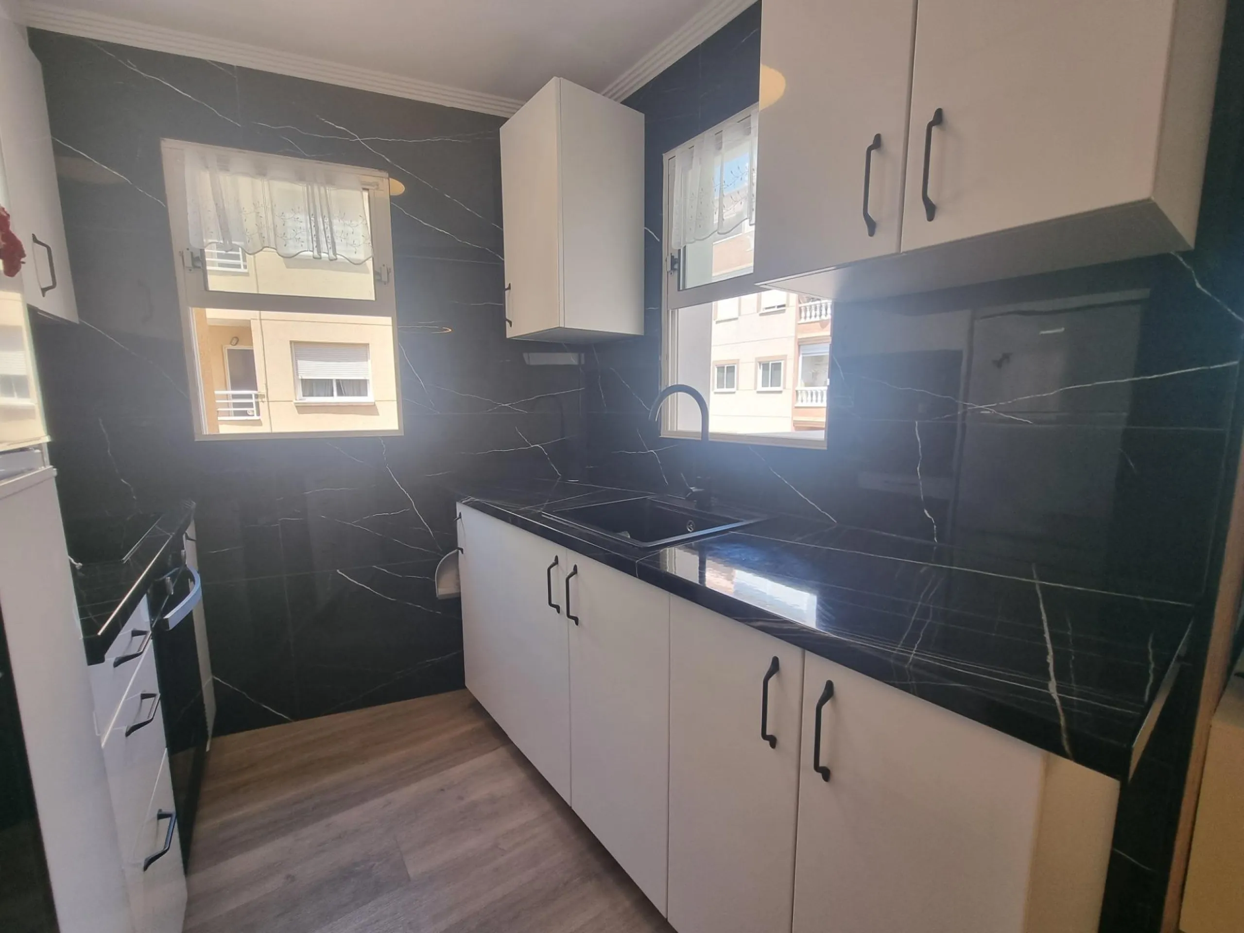 Exclusive Renovated Apartment in Torrevieja - Ideal Location
