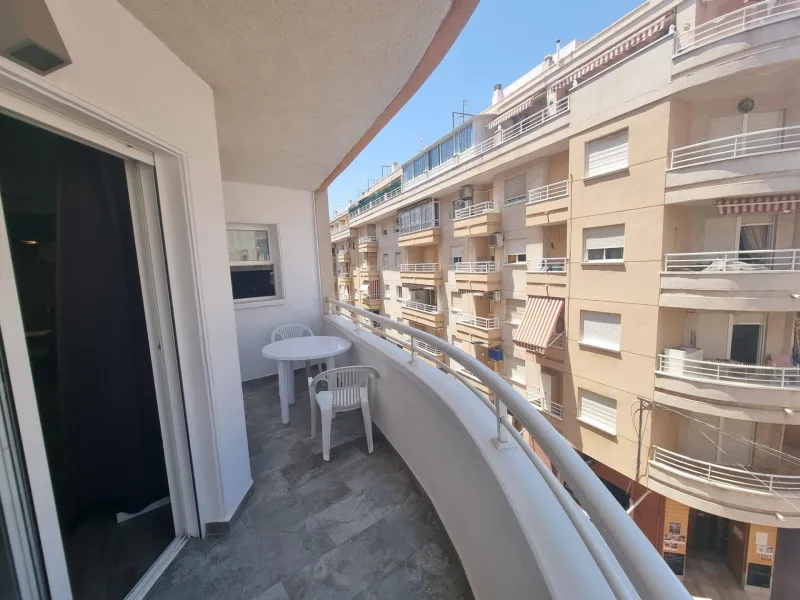 Exclusive Renovated Apartment in Torrevieja - Ideal Location