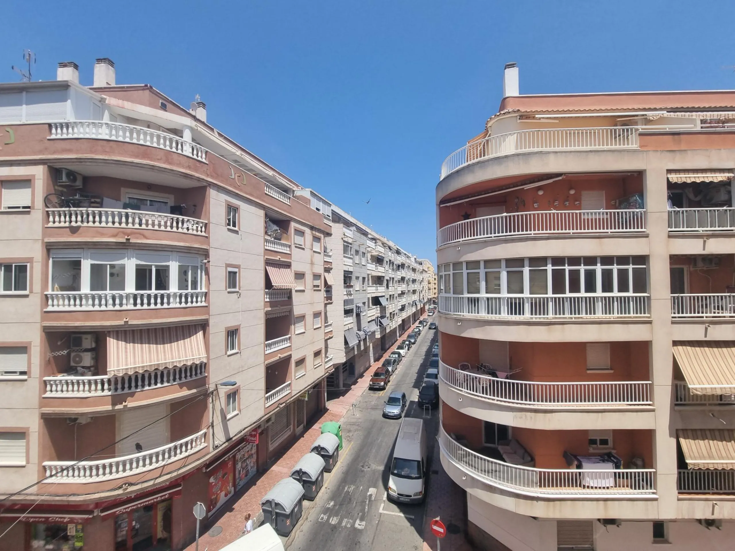 Exclusive Renovated Apartment in Torrevieja - Ideal Location