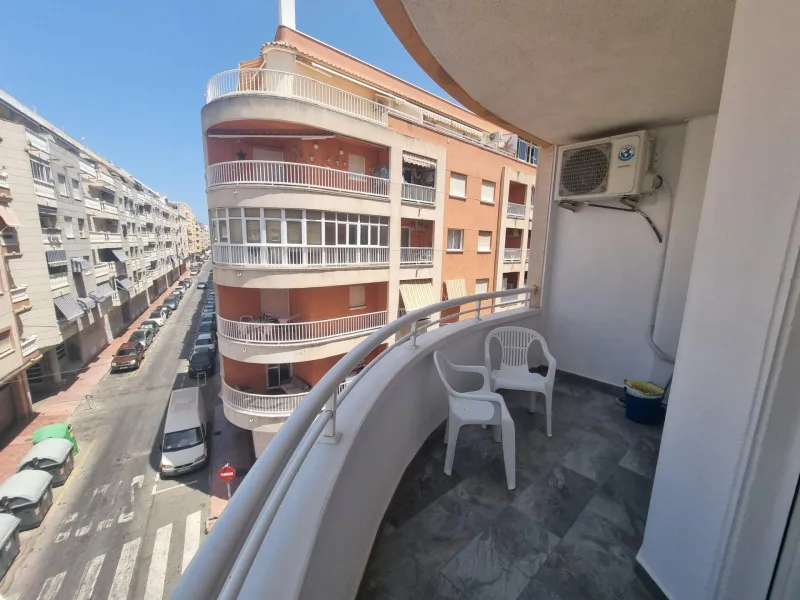 Exclusive Renovated Apartment in Torrevieja - Ideal Location
