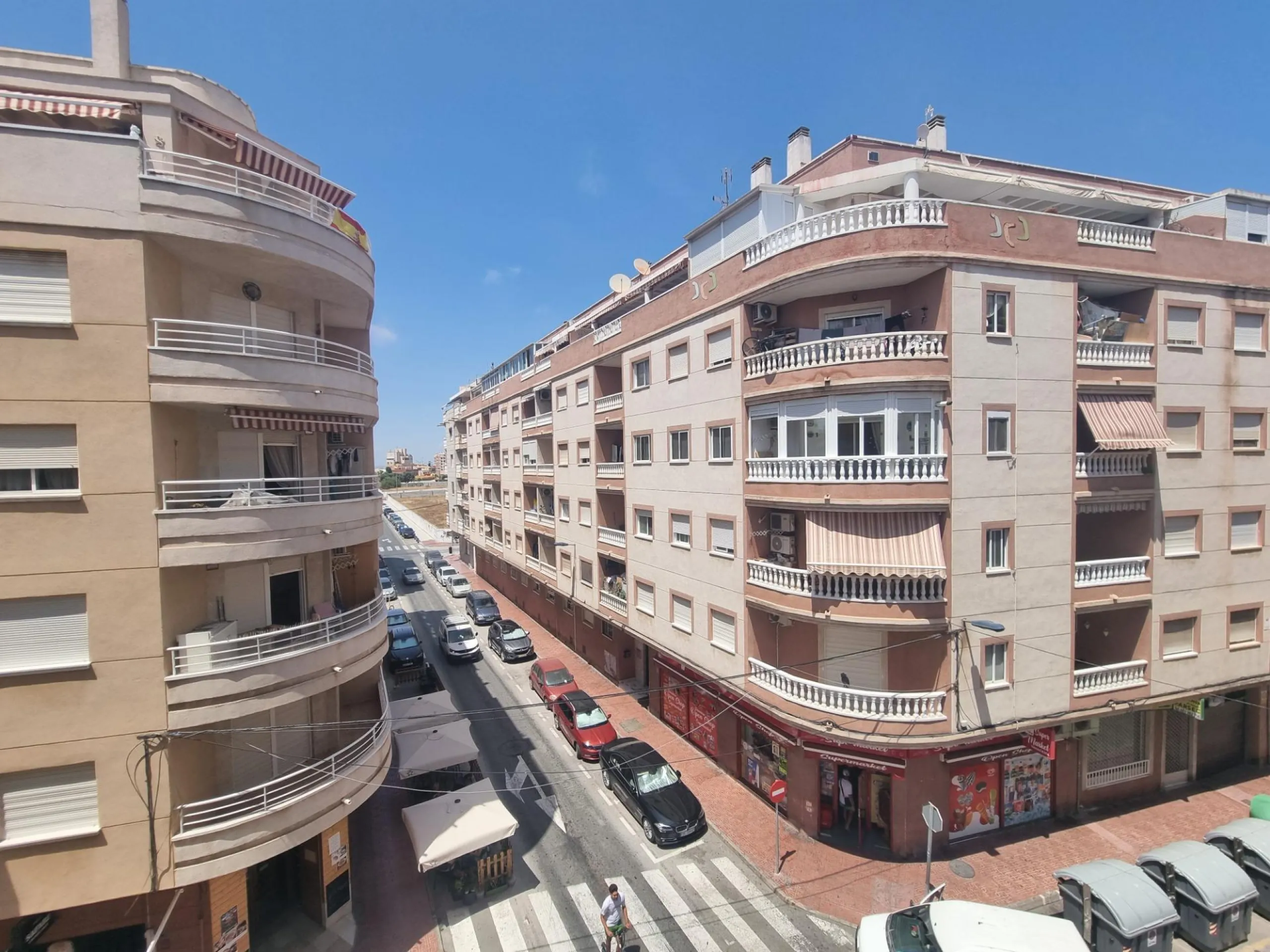 Exclusive Renovated Apartment in Torrevieja - Ideal Location
