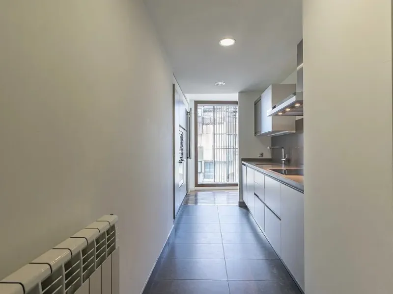 Bright Apartment with Large Balcony and Parking in Galvany, Barcelona