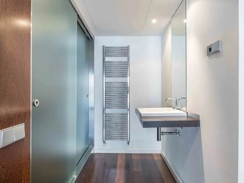 Bright Apartment with Large Balcony and Parking in Galvany, Barcelona