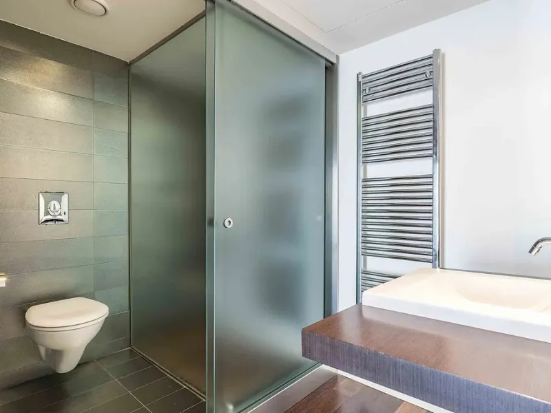 Bright Apartment with Large Balcony and Parking in Galvany, Barcelona