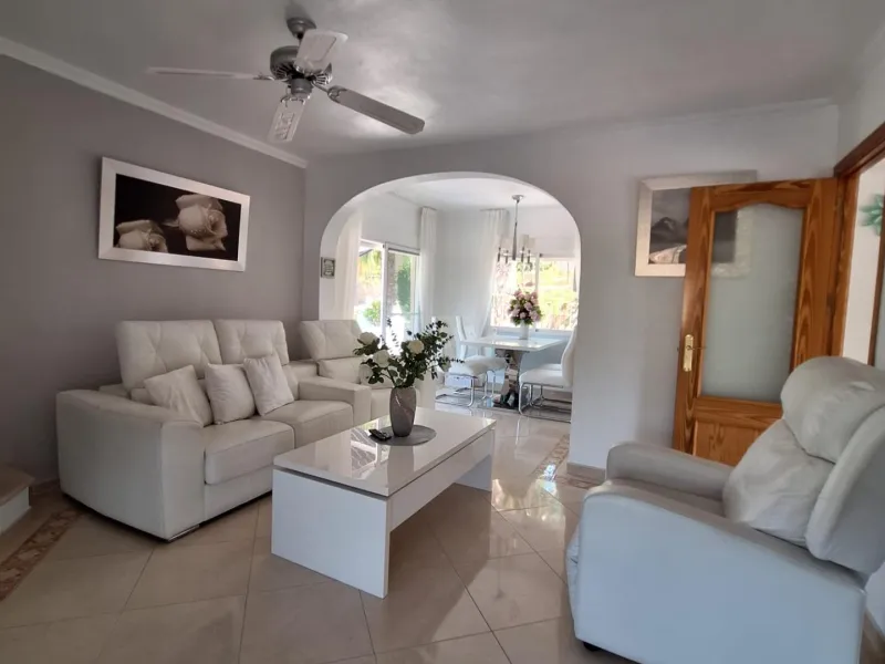 Bonita Villa Independiente con Piscina Privada en La Nucía