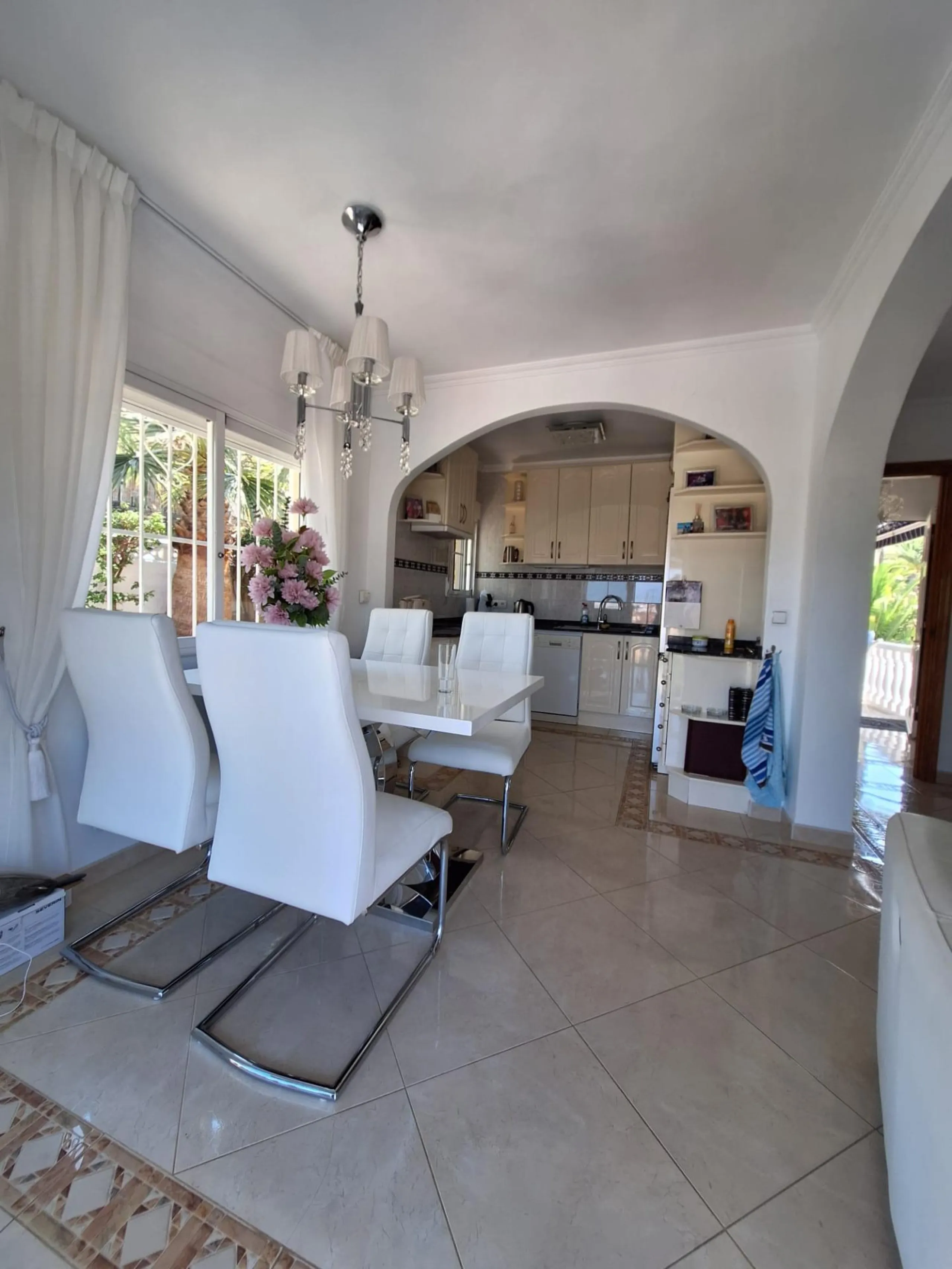 Bonita Villa Independiente con Piscina Privada en La Nucía