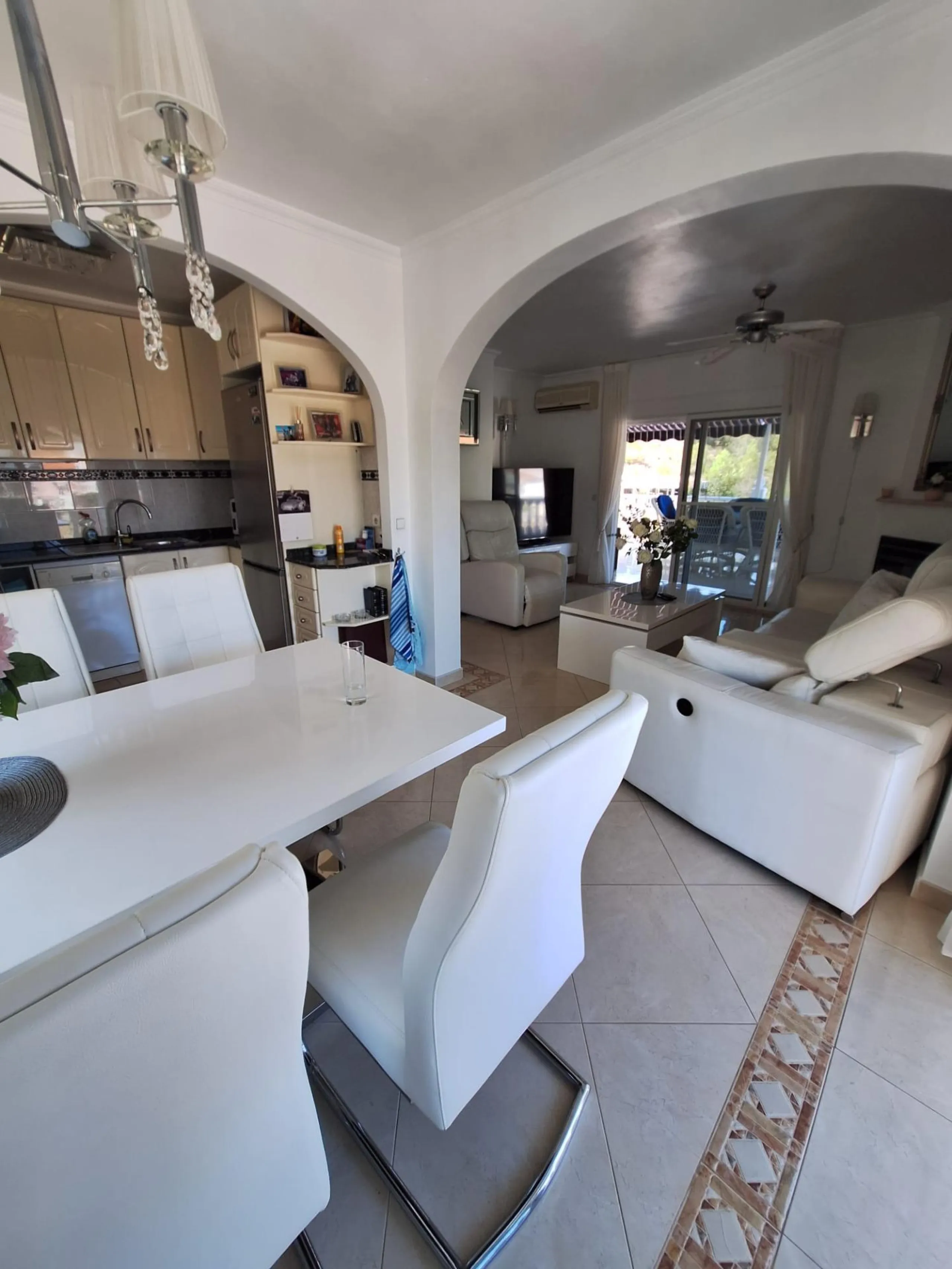Bonita Villa Independiente con Piscina Privada en La Nucía